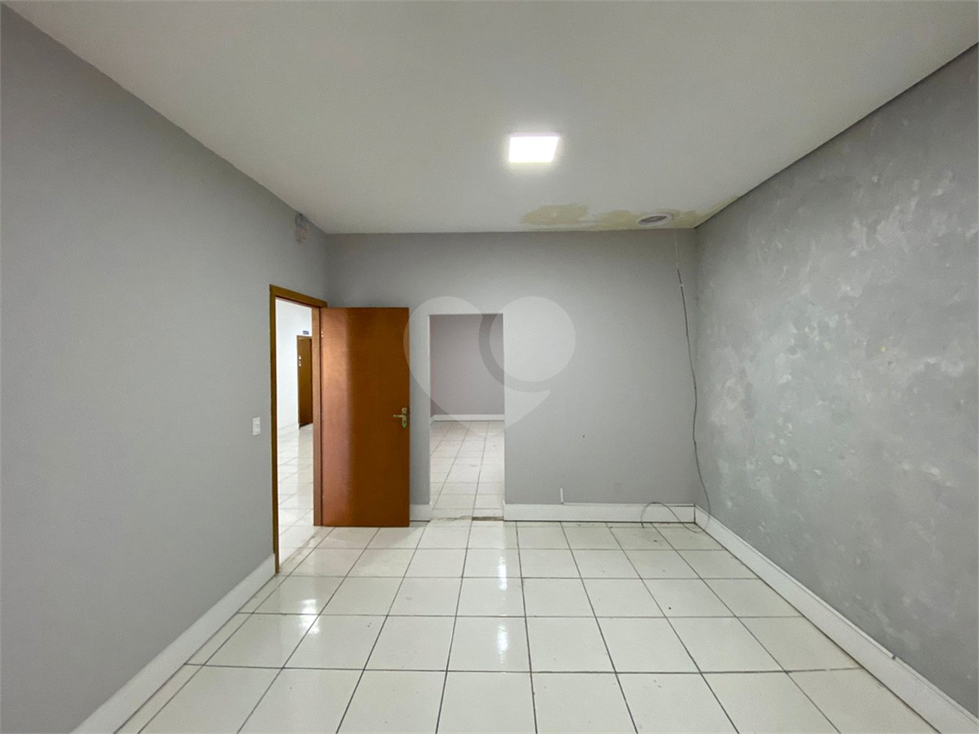 Sala para alugar em Vila Romanópolis, Ferraz de Vasconcelos, SP