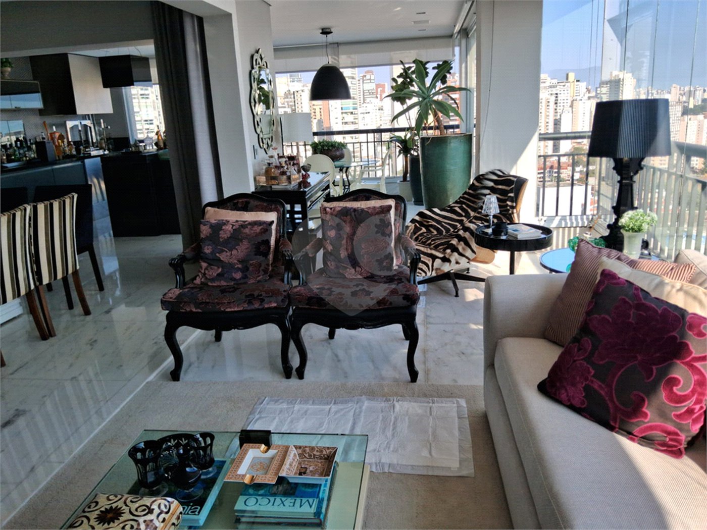 Apartamento à venda com 3 suítes em Vila Mariana, São Paulo, SP