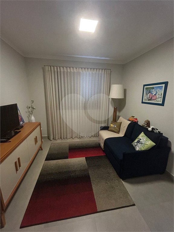 Sobrado à venda com 4 quartos, sendo 3 suítes, em Jardim do Lago, Atibaia, SP