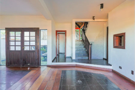 Sobrado à venda com 3 quartos, sendo 1 suíte,  em Jardim Leonor, São Paulo, SP
