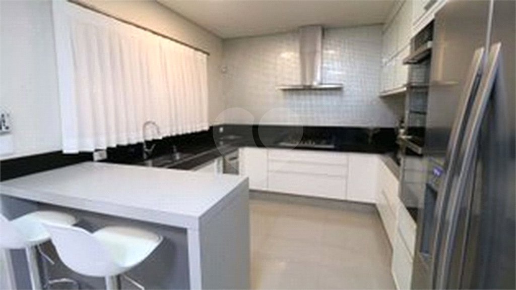 Sobrado à venda com 4 quartos, sendo 3 suítes, em Paraíso do Morumbi, São Paulo, SP