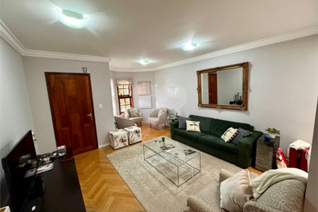 Casa à venda com 3 quartos, sendo 1 suíte, no condomínio Morada dos Pássaros, São Paulo - SP