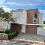 Casa à venda com 3 quartos, sendo 1 suíte, no condomínio Residencial Rio Preto Village, Atibaia - SP