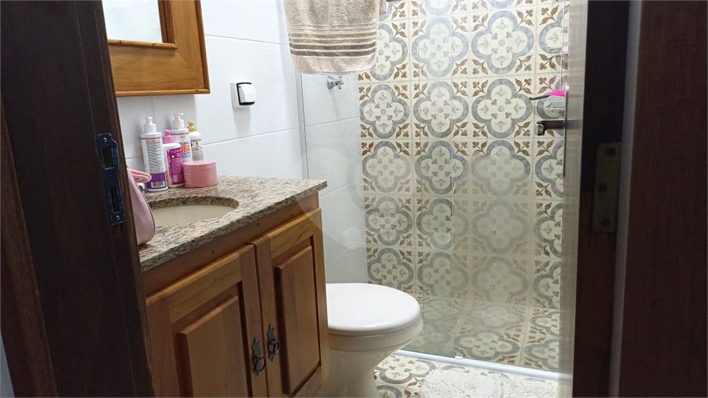 Sobrado à venda com 3 quartos, sendo 1 suíte, em Parque São George, Cotia, SP