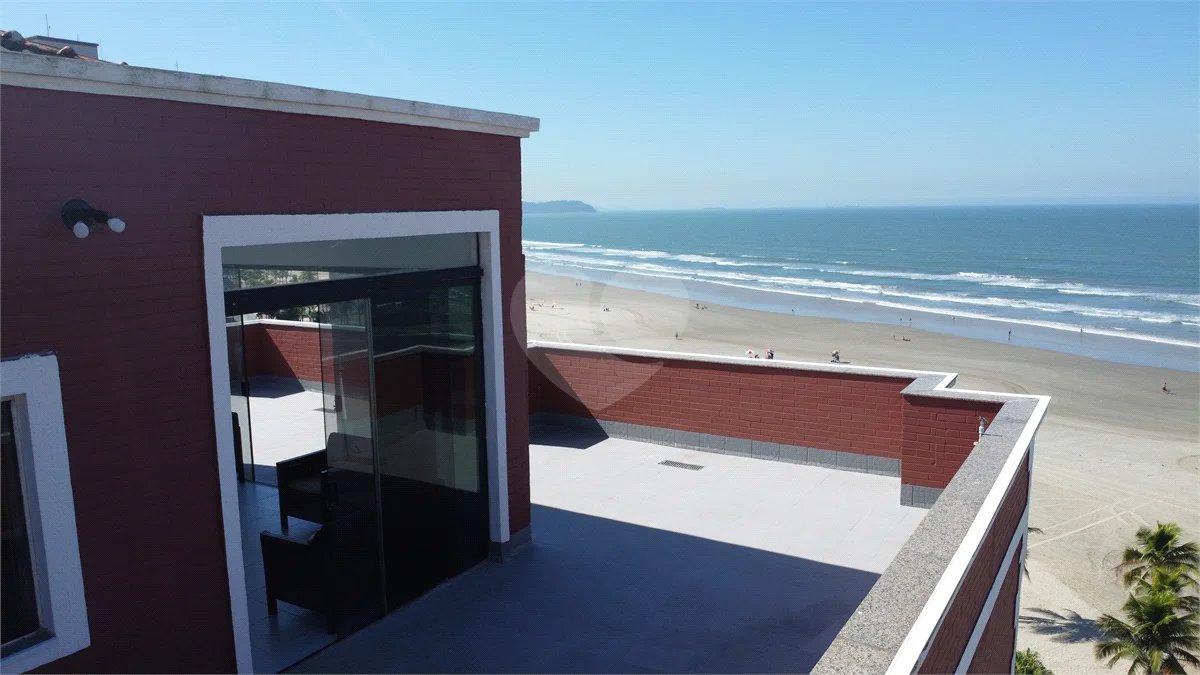 Cobertura de 300 m² com vista panorâmica para o mar