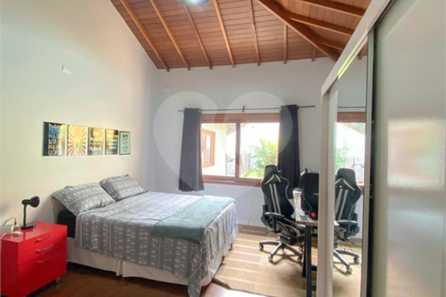 Casa à venda com 4 quartos, sendo 2 suítes, no condomínio Suíça da Cantareira, Mairiporã - SP