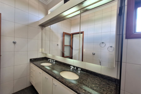 Casa à venda com 3 suítes no condomínio Chácaras do Lago, Vinhedo - SP