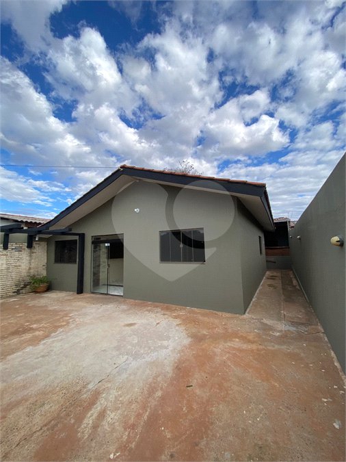 Casa para alugar com 3 quartos, sendo 1 suíte, em Parque das Aroeiras, Ponta Porã, MS