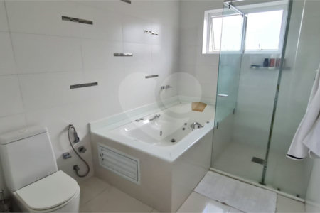 Sobrado à venda com 4 quartos, sendo 1 suíte, em Jabaquara, São Paulo, SP