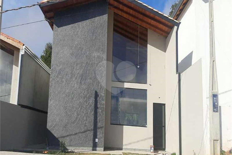 Casa à venda com 2 quartos, sendo 1 suíte, no condomínio Águas de São Pedro, Mairiporã - SP