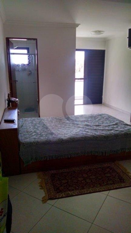 Casa Térrea à venda com 5 quartos, sendo 2 suítes, em Jardim Vila Galvão, Guarulhos, SP