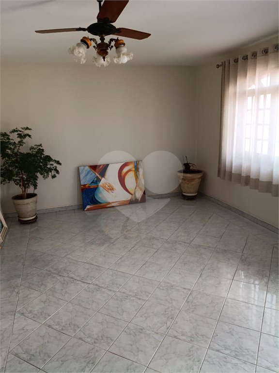 Casa à venda com 3 quartos, sendo 1 suíte, em Chácara Jafet, Mogi das Cruzes, SP