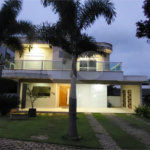 Casa para alugar com 4 quartos, sendo 3 suítes,  no condomínio Figueira Garden, Atibaia - SP
