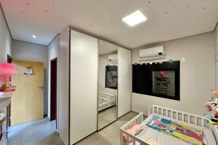Casa à venda com 3 suítes no condomínio Reserva Santa Maria, Jandira - SP
