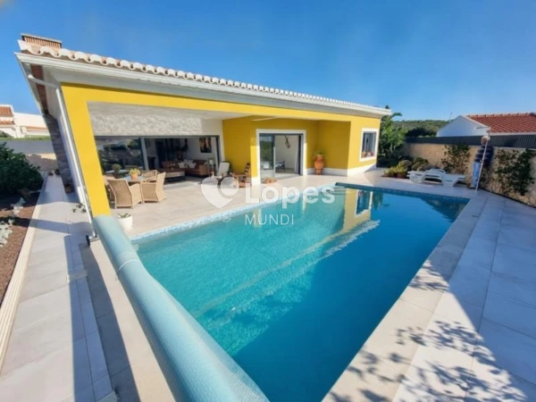 Casa com 3 quartos à venda em Mexilhoeira Grande, Portimão, Portugal – Piscina