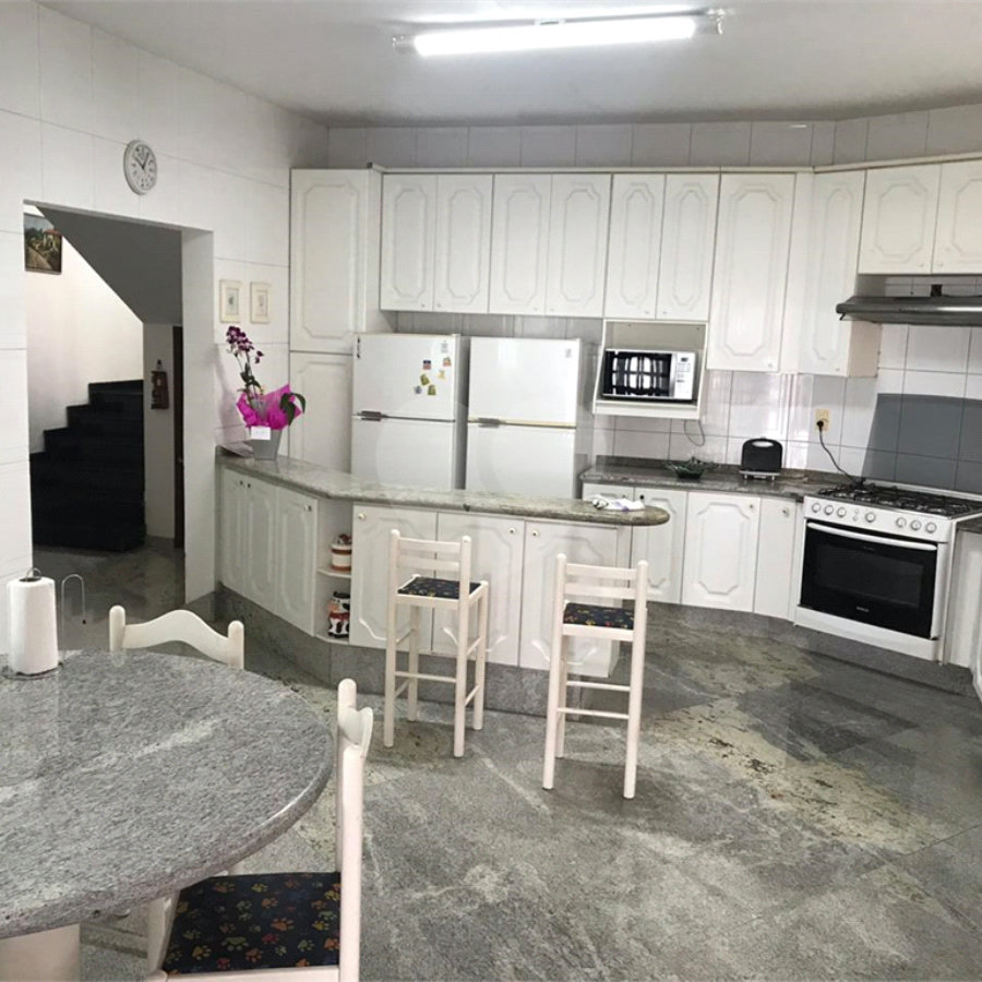Casa à venda com 2 quartos, sendo 3 suítes, em Vila Oliveira, Mogi das Cruzes, SP