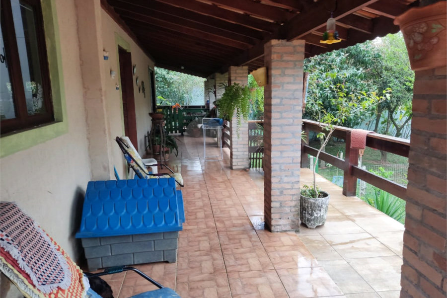 Casa à venda com 3 quartos, sendo 2 suítes, no condomínio Residencial Jardim Lago da Cantareira, Mairiporã - SP