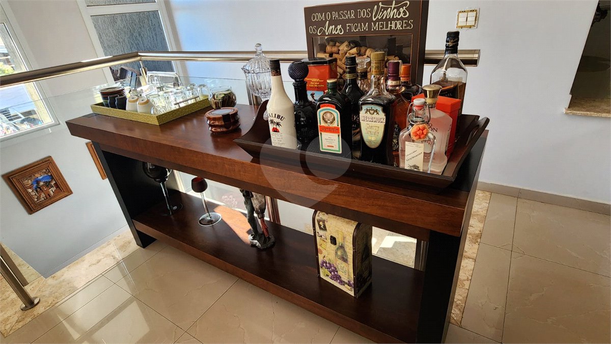 Casa à venda ou para alugar com 5 suítes no condomínio Residencial Jardim Primavera, Louveira - SP