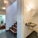Casa à venda com 4 quartos, sendo 2 suítes,  no condomínio Vila das Flores, São Paulo - SP
