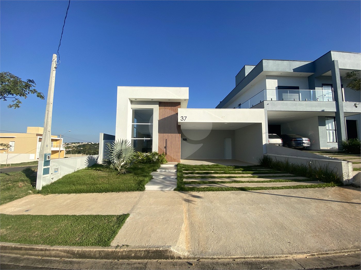 Casa à venda com 3 quartos, sendo 1 suíte, no condomínio Reserva Central Parque, Salto - SP