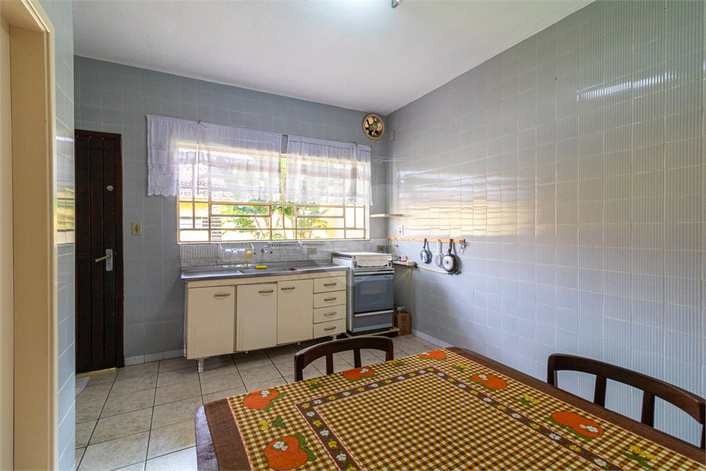 Sobrado à venda com 4 quartos, sendo 1 suíte, em Campo Belo, São Paulo, SP