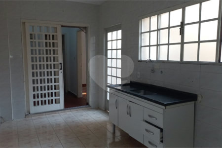 Sobrado à venda com 4 quartos, sendo 1 suíte, em Vila Vitório Mazzei, São Paulo, SP
