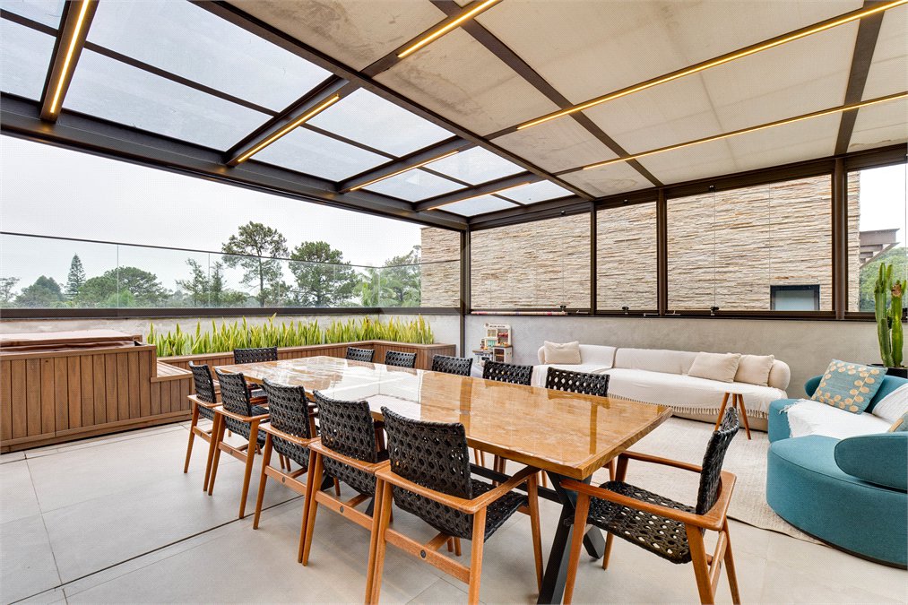 Casa à venda com 4 suítes no condomínio Jardim Flora, São Paulo - SP