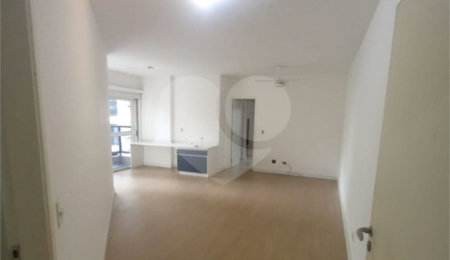 Apartamento à venda com 3 quartos, sendo 1 suíte, em Vila Olímpia, São Paulo, SP