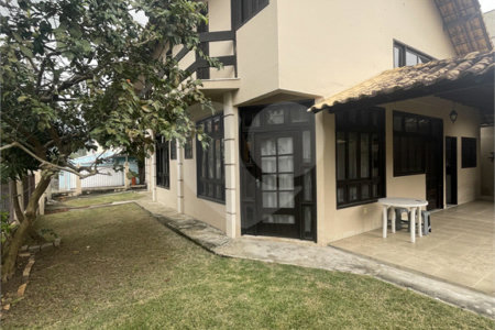 Casa à venda com 5 quartos, sendo 3 suítes, no condomínio Recanto das Palmeiras, Rio de Janeiro - RJ