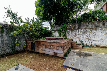 Casa à venda com 3 quartos, sendo 2 suítes,  em Alto de Pinheiros, São Paulo, SP