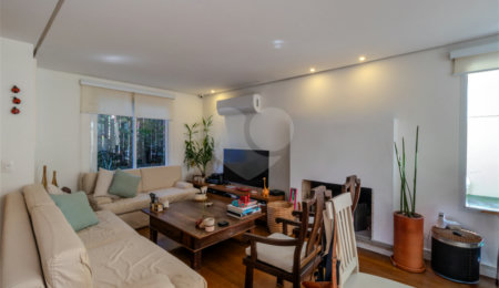 Sobrado à venda com 3 quartos, sendo 1 suíte,  em Alto da Boa Vista, São Paulo, SP