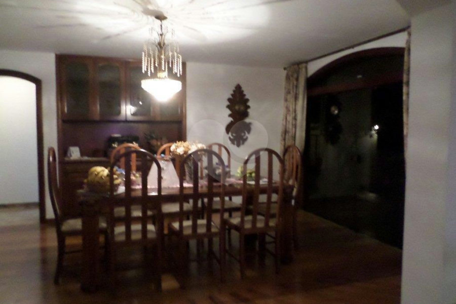 Sobrado à venda ou para alugar com 4 suítes em Morumbi, São Paulo, SP