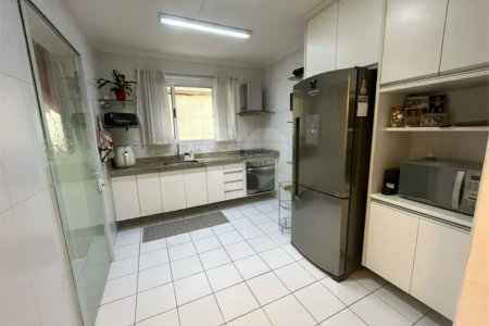 Casa à venda com 3 quartos, sendo 1 suíte, no condomínio Residencial Villagio Vitória, Guarulhos - SP