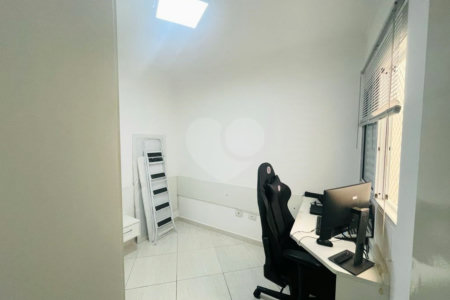 Casa à venda com 3 quartos, sendo 1 suíte, no condomínio Rafaela I, São Paulo - SP