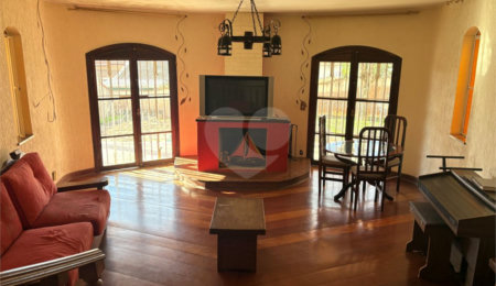 Casa à venda com 4 quartos, sendo 2 suítes,  em Vila Oliveira, Mogi das Cruzes, SP