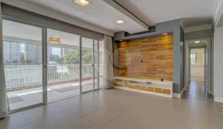 Apartamento à venda com 4 quartos, sendo 3 suítes,  em Alto da Boa Vista, São Paulo, SP