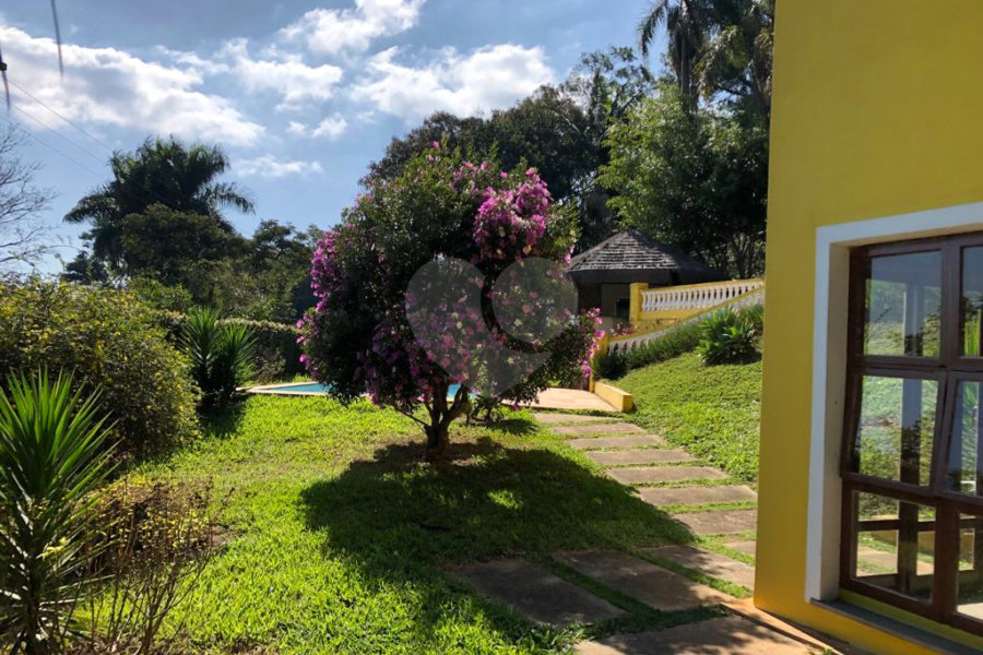 Casa Térrea à venda com 4 quartos, sendo 2 suítes, em Roseira, Mairiporã, SP