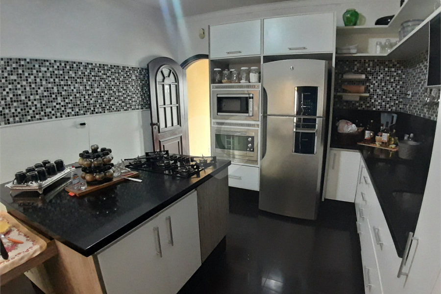 Sobrado à venda com 6 quartos, sendo 3 suítes,  em Vila Guilherme, São Paulo, SP