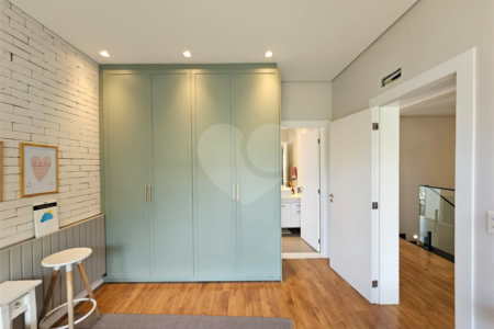 Casa à venda com 4 suítes no condomínio Residencial Itahyê, Santana de Parnaíba - SP