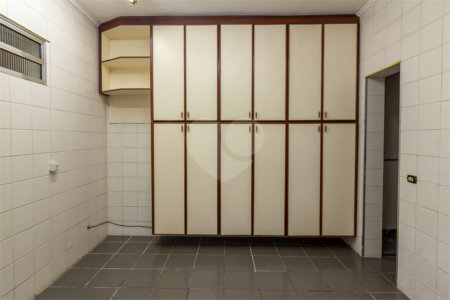 Casa à venda com 4 quartos, sendo 3 suítes,  no condomínio Vila das Flores, São Paulo - SP