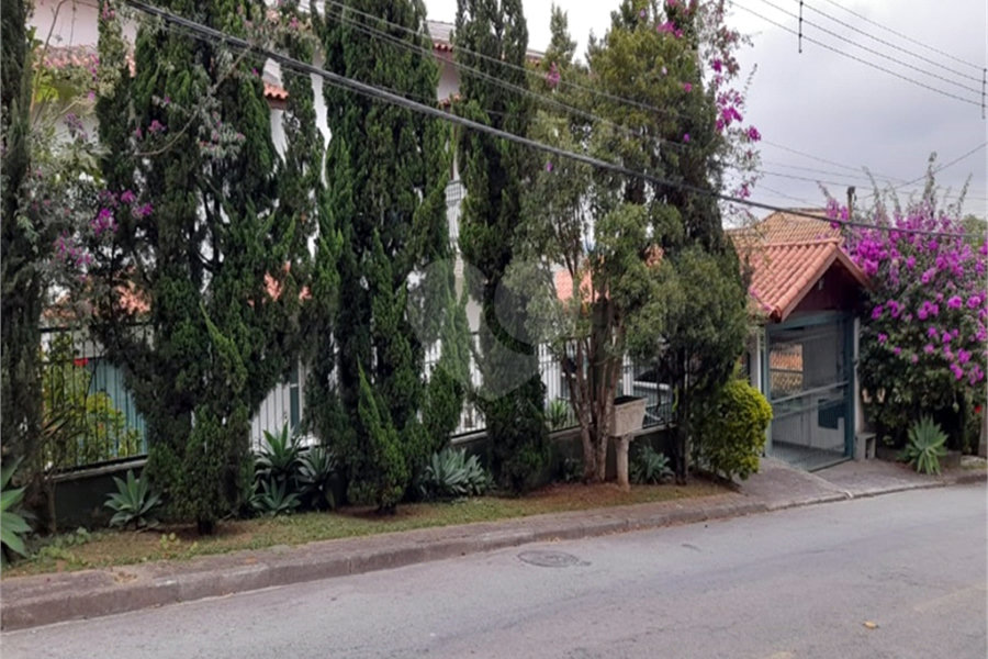 Casa à venda com 5 quartos, sendo 3 suítes,  no condomínio Alpes da Cantareira, Mairiporã - SP