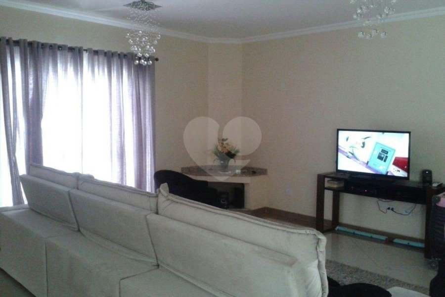 Sobrado à venda com 5 quartos, sendo 4 suítes, em Horto, São Paulo, SP