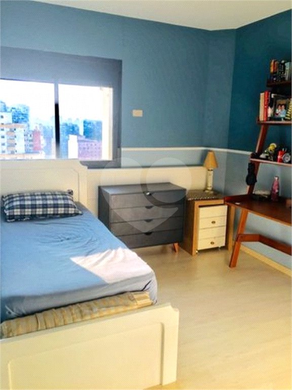 Apartamento à venda com 4 quartos, sendo 2 suítes,  em Aclimação, São Paulo, SP