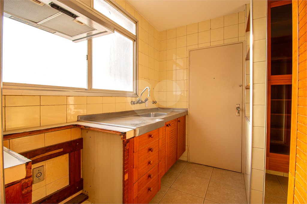 Apartamento à venda com 3 quartos, sendo 1 suíte, em Campo Belo, São Paulo, SP