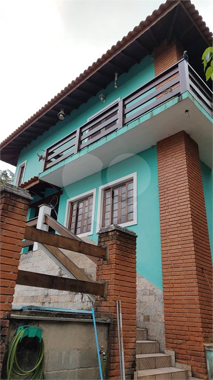 Casa à venda com 4 quartos, sendo 1 suíte, no condomínio Parque Suiça, Caieiras - SP
