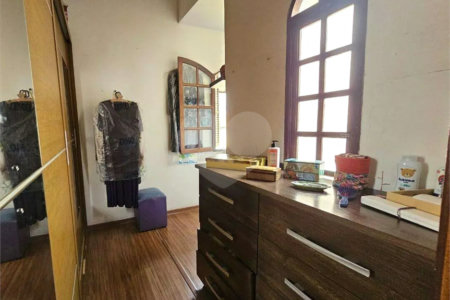 Casa Térrea à venda com 3 quartos, sendo 1 suíte, no Centro, Poá, SP