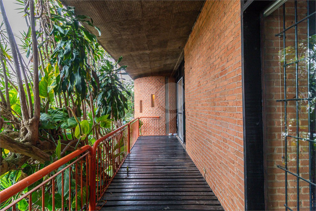 Casa à venda com 4 quartos, sendo 2 suítes, em Jardim Prudência, São Paulo, SP