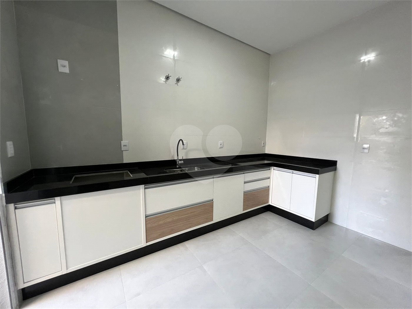 Casa à venda com 3 quartos, sendo 1 suíte, em Parque São Lourenço, Indaiatuba, SP