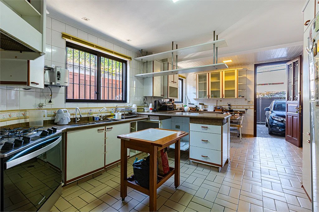 Casa à venda com 6 quartos, sendo 4 suítes, em Butantã, São Paulo, SP