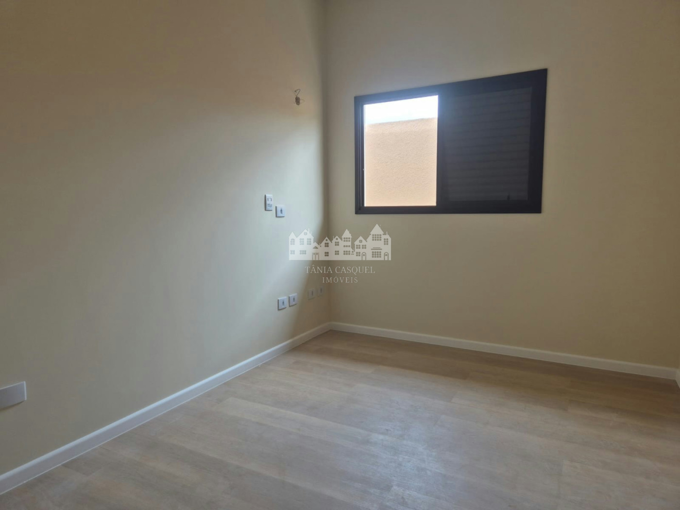 Casa à venda com 3 suítes em Vila Petrópolis, Atibaia, SP